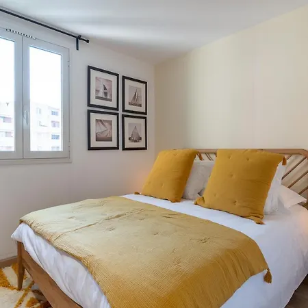 Apartment Sofa *